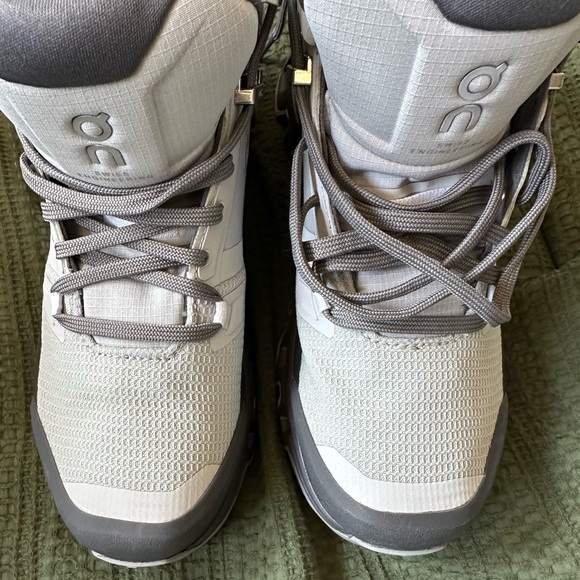 NEW- ON Women's Cloudrock 2 Hiking Boot, 6 - Picture 9 of 9